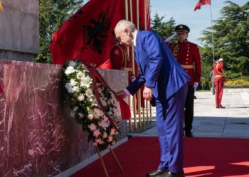 Meta kujton 4 heronjtë e Topanasë në Vlorë: Ranë heroikisht për të mos vdekur kurrë