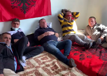 Naftëtarët në ditën e 9 të grevës së urisë/ Rëndohet gjendja e tyre shëndetësore: Kërkojmë një zgjidhje, qoftë edhe një përgjigje negative