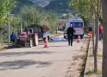 Vdekja e të moshuarit në Korçë, zbulohen detajet: 60 vjeçari u rrëzua nga zetori