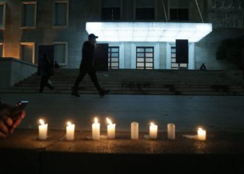 “Dritë…për nesër”, Bashkia e Tiranës homazh për viktimat e Covid-19 në Shqipëri