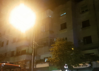 Përfshihet nga flakët pallati në Durrës, ja çfarë dyshohet se shkaktoi zjarrin