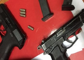 Me dy pistoleta, kokainë dh dorezë hekuri në makinë, arrestohet 30-vjeçari në Tiranë