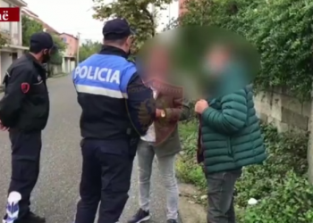 Kontrollet e policisë për mbajtjen e maskës: 341 gjoba brenda ditës, shoqërohen në Komisariat 11 persona
