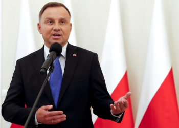 Polonia në kaos/ Mijëra qytetarë pushtojnë rrugët dhe kundërshtojnë masat kundër COVID-19