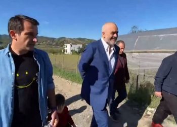 Rama inspekton rindërtimin në fshatrat e Tiranës: Po ndërtohen mbi 400 shtëpi, familjet duhet ta festojnë vitin e ri në strehën e re