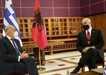 “Basti i madh i Ramës: Me 5 minuta konferencë, sfumoi zhurmën dhe i la të gjithë me duar në xhepa”