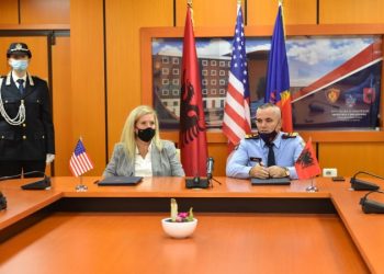 Firmoset marrëveshja për ngritjen e Njësisë Policore SHBA-Shqipëri, ja cilat vepra penale do të luftojë