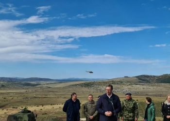 Serbia tregon “dhëmbët”: Manovra ushtarake me dronë kinezë dhe avionë rusë