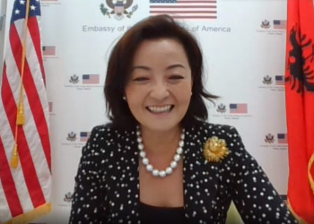 Yuri Kim takim me të rinjtë: Ju jeni ata që sjellin ndryshimin, për një të ardhme ku shqiptarët mund të lulëzojnë