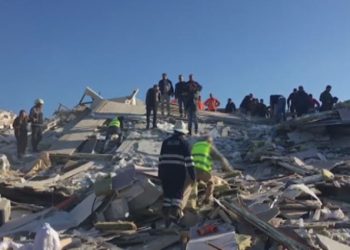 VOA: Shqipëri, një vit pas tërmetit, mbi 50 të arrestuarit janë të lirë