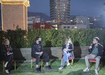 Bashkia e Tiranës nis dëgjesat për buxhetin 2021, Veliaj takim me të rinjtë: “Vijojmë me ndërtimin e shkollave të reja; financim për start-up rinore”