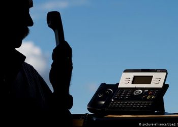 Mashtruesit shqiptarë të Call-Center me shtrirje ndërkombëtare fusnin në kurth pensionistët e vetmuar
