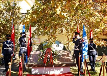 Tirana përkujton ngritjen e flamurit, Veliaj: Përulje dhe nderim para veprës së paçmueshme të patriotëve