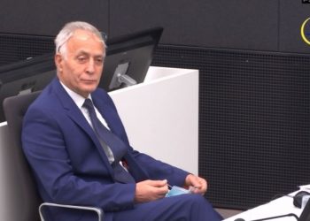 Krasniqi del para Hagës: Nuk dua avokat! Fyese t’i ndani shqiptarët në katolikë e myslimanë