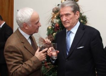 Djali iu bë zv.ministër i Ramës, babai ish-zëdhënës i Berishës sherr me miqtë në Facobook