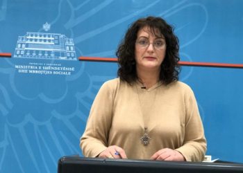 Albana Fico: Deklaratat e Bashës marrëzi, përçmojnë punën e mjekëve. Larg duart nga sakrifica e mjekëve!