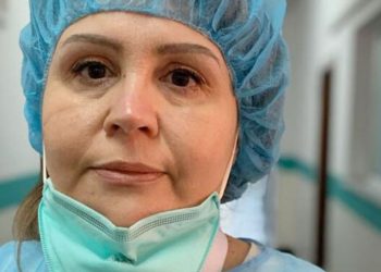 Mjekja përlotet: Jo e lehtë për të intubuar një pacient, mos gjykoni nga divani!