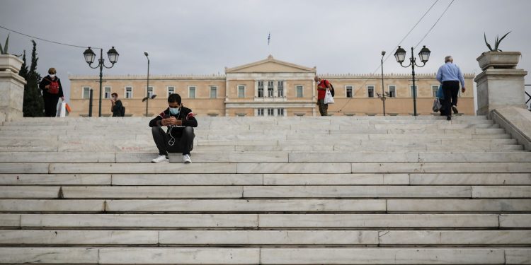 People wearing protective face masks are seen on Syntagma square, amid the coronavirus disease (COVID-19) pandemic, in Athens, Greece, November 3, 2020. REUTERS/Alkis Konstantinidis