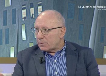 “Flenë bashkë por nuk infektohen”/ Mjeku i jep përgjigje dilemës që kanë të gjithë