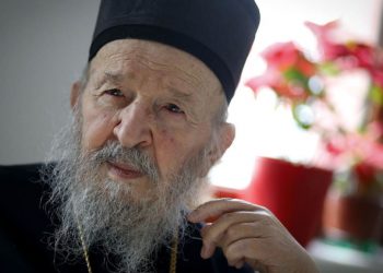 Covid i merr jetën një tjetër peshkopi në Serbi