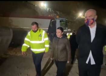 Rama viziton kantierin e Bypasit të Vlorës: Po punohet me 3 turne, për të mbyllur një kryevepër