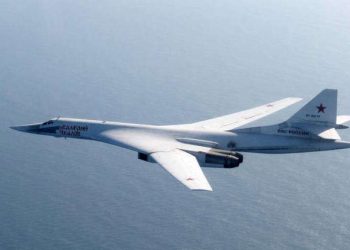 Rusët i prezantojnë botësa  bombarduesin Tupolev Tu-160M