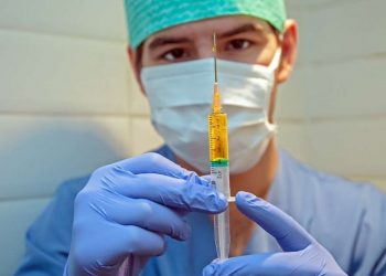 Tërhiqet Oksfordi: Kërkojmë më shumë kohë për vaksinën kundër COVID-19