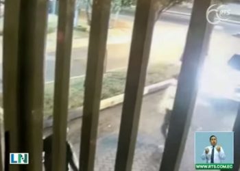 VIDEO/ Momenti kur mafiozët futen në shtëpinë e shqiptarit me veshje policie dhe më pas e ekzekutojnë