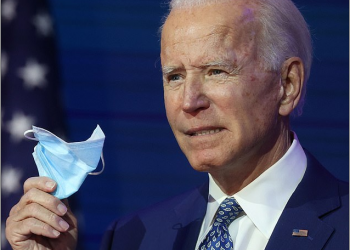‘Deri sa të dalë vaksina, mund të vdesin…’/ Parashikimi i zymtë i Biden: Qytetarët të mbajnë maskën muajt e ardhshëm