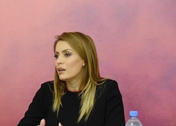 “Dy fjalë për çetën e shpartalluar të përhapjes së panikut”