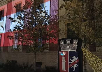 Tirana solidarizohet me Vjenën, Bashkia ndriçohet me ngjyrat e flamurit austriak