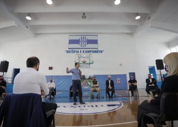 Veliaj me të rinjtë e FRESSH: PS realizon ambiciet e çdo te riu, nuk i përdorim mish për top