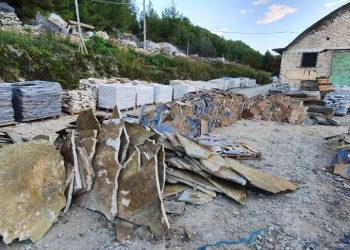 Mali i Tomorrit/ Nxirrnin pllaka dekorative kundraligjshëm, procedohen beratasit