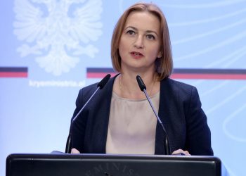 Një tjetër infektim brenda qeverisë/ Ministrja Denaj pozitive me COVID-19