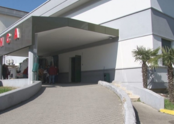 COVID në Durrës/ 15 të infektuar trajtohen në spital, nëse përkeqësohen nisen drejt Tiranës