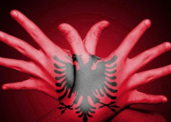 Festat e Nëntorit, qeveria apel qytetarëve: Patriot sot është kush qëndron në shtëpi