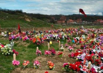 Banorët e Krushës në kërkim të drejtësisë, i bëjnë apel Lulzim Bashës: Dorëzo filmimet e masakrës