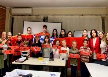 Nga nesër fëmijët në Greqi mësojnë shqip, hapet klasa me 30 nxënës në Kretë