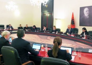 Pandemia/ Qeveria cakton ndihmën financiare për bizneset e vogla dhe të mesme