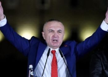 Ilir Meta në ekztazë: Doli fjala ime për negociatat! Më 25 prill, referendum për rrëzimin e tiranisë