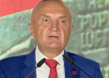 Meta: Kuqezinjtë e Shqipërisë dhe gratë bjelloruse janë të papara