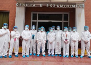 Meta: Mjekët, infermierët dhe personeli mbështetës i spitaleve COVID duhet të marrin trajtim financiar suplementar