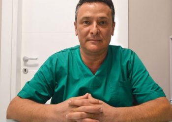 I prekur me Covid/ Përkeqësohet gjendja e kirurgut të QSUT, niset me urgjencë drejt Turqisë