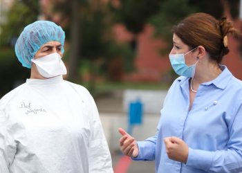 ‘Fjalët s’do të mjaftonin kurrë për të falënderuar’/ Manastirliu i uron ditëlindjen Shefes së Infektivit: Meriton përqafimet e të gjithëve për sakrificën e pashembullt