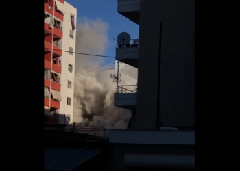 VIDEO/ Durrës, shembet me shpërthim të kontrolluar pallati 9 katësh