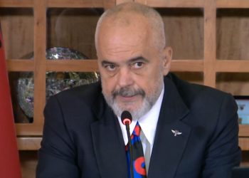 ‘Ndjej neveri, jeni bërë zëdhënës të panikut’/ Rama-opozita: Shpifjet i bëni për pushtet, s’keni shans ta merrni