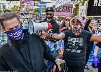 FOTOT: Pro dhe kundër Trump, grupet rivale përballen në kryeqytetin amerikan