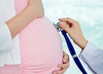 Ndikimi i COVID në shtatzëni/ Studimi: Transmetimi tek fëmija dhe si mjekohen nënat e infektuara