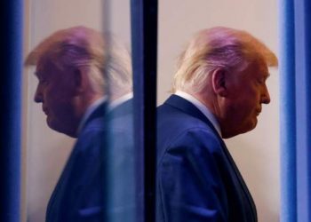 Zhgënjimi i Trump/ Shikon shumë TV, bën pa fund telefonata, por po i kthejnë krahët