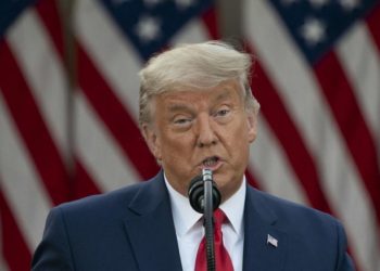 FOTOT/ Donald Trump ndryshon dhe ngjyrën e flokëve